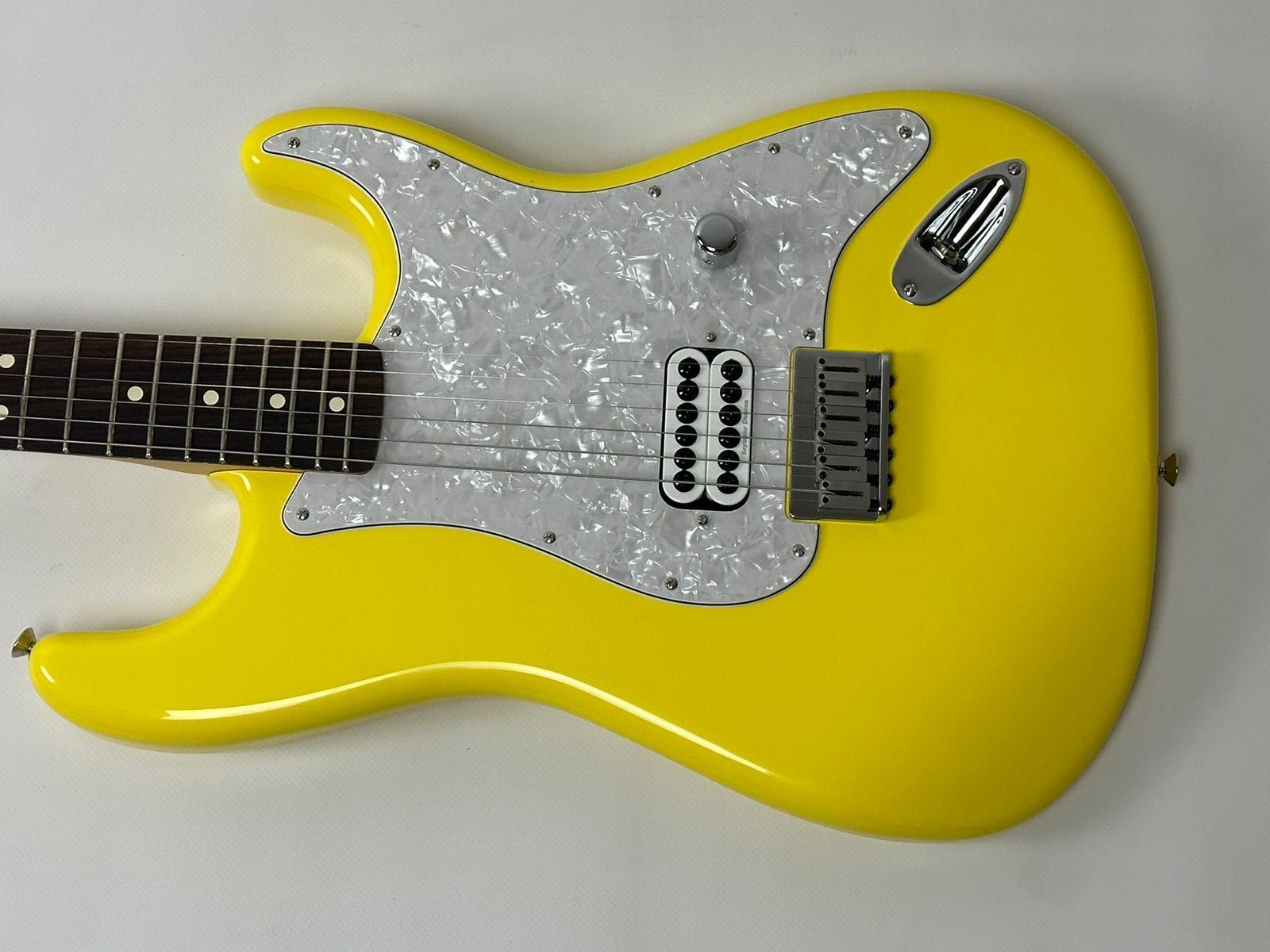 Акція!New Fender Tom DeLonge Stratocaster Graffiti Yellow (2023р,800$)