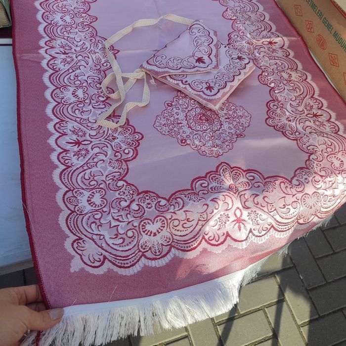 Czerwony dywanik do modlitwy islam z torbą