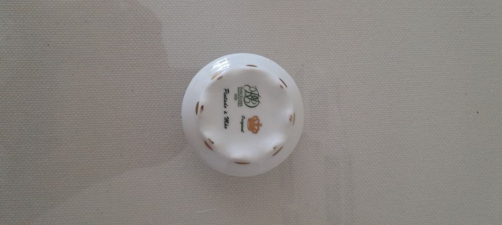 Caixa de porcelana pintada à mão