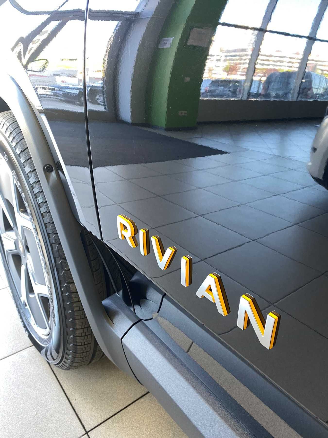 Rivian R1S 135 кВт Quad-Motor 2024