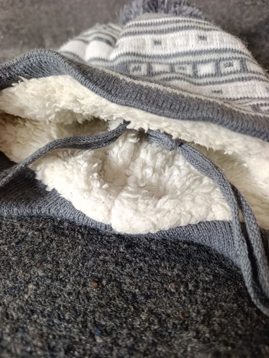 Продам детский вещи , зимняя шапка, костюм,человечек ,размер 3-6 мес