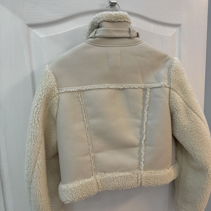 Дублянка біла молочна bershka