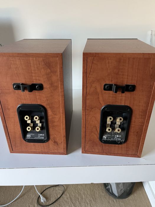 Colunas B&W 685 (Bowers & Wilkins)