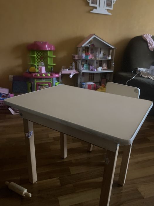 Дитячий столик зі стільчиком