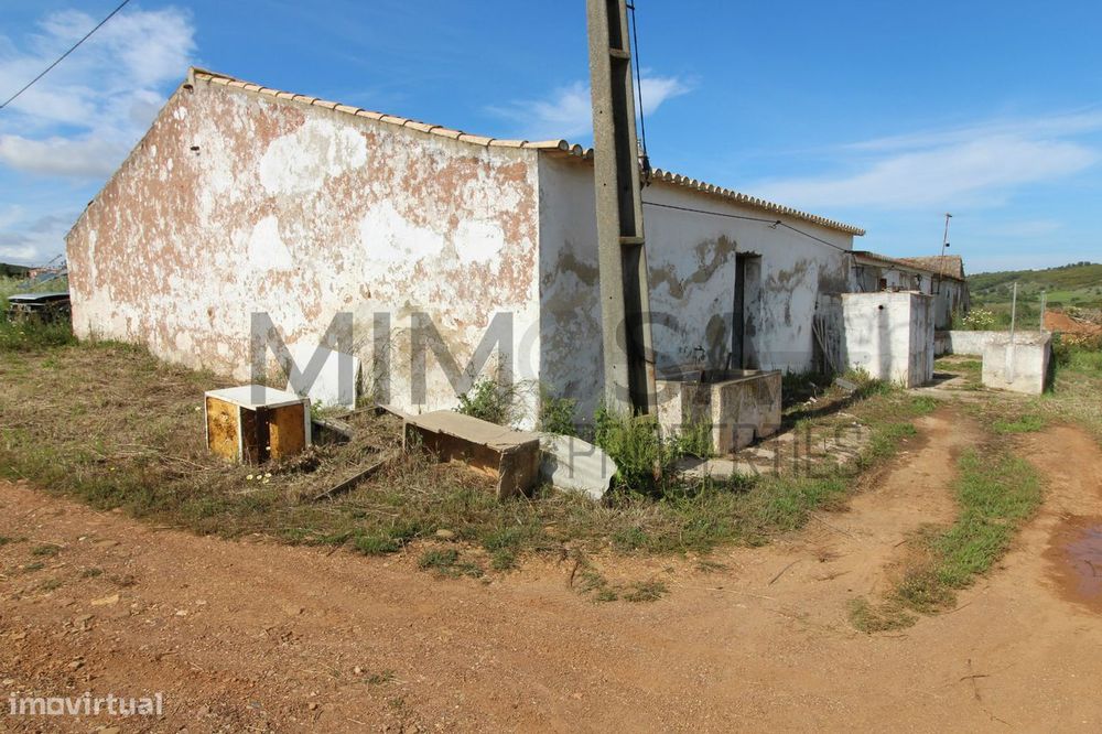 Fantastico terreno para construção e investimento em turismo em Bensaf