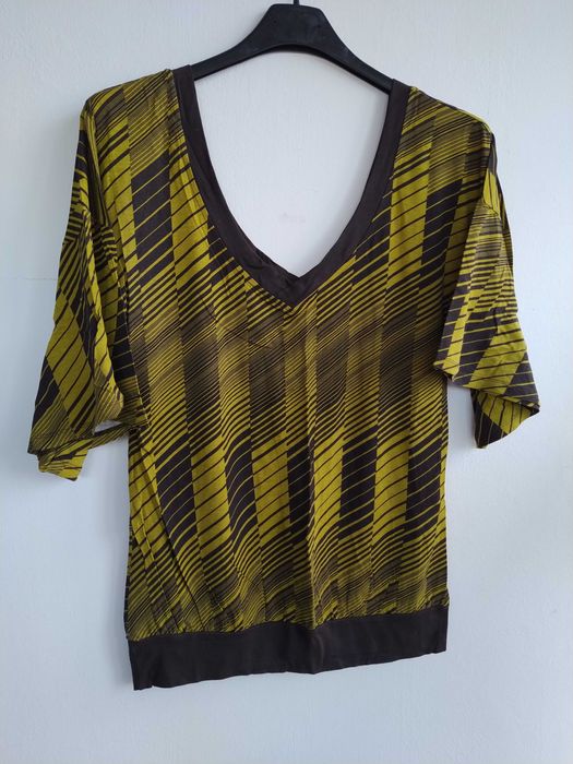 Top / Camisola verde com linhas modernas - Bershka - Tamanho M