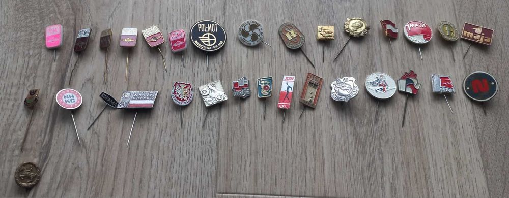 przypinki znaczki ozdoby