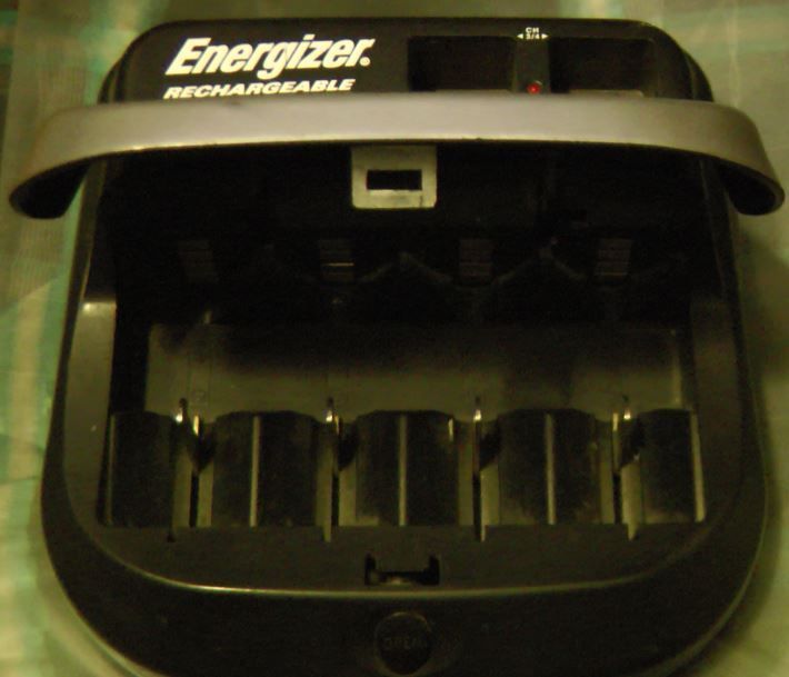 Ładowarka do akumulatorów Energizer AA/AAA/R14/R20/9V
