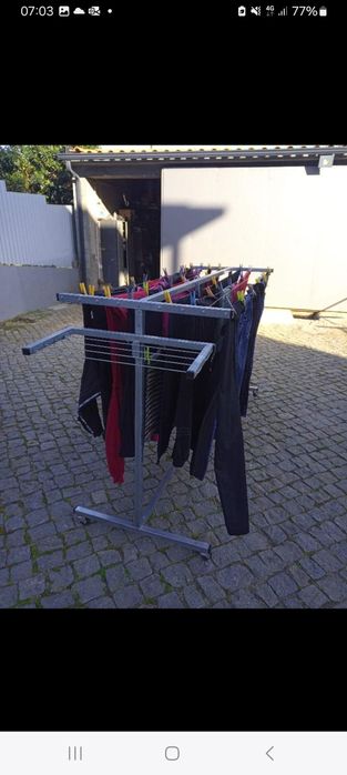 Estendais novos galvanizados com rodas.