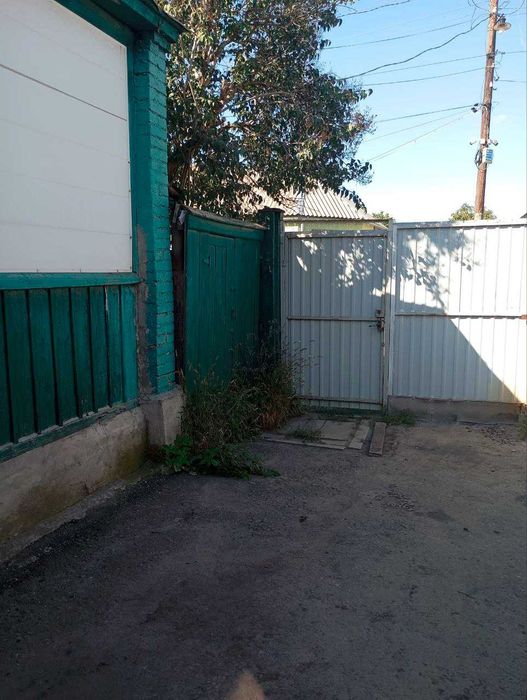 Продам будинок у центрі Золочева, з газом.