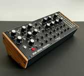 Syntezator perkusyjny Moog DFAM