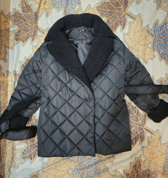 Пальто з хутряним коміром