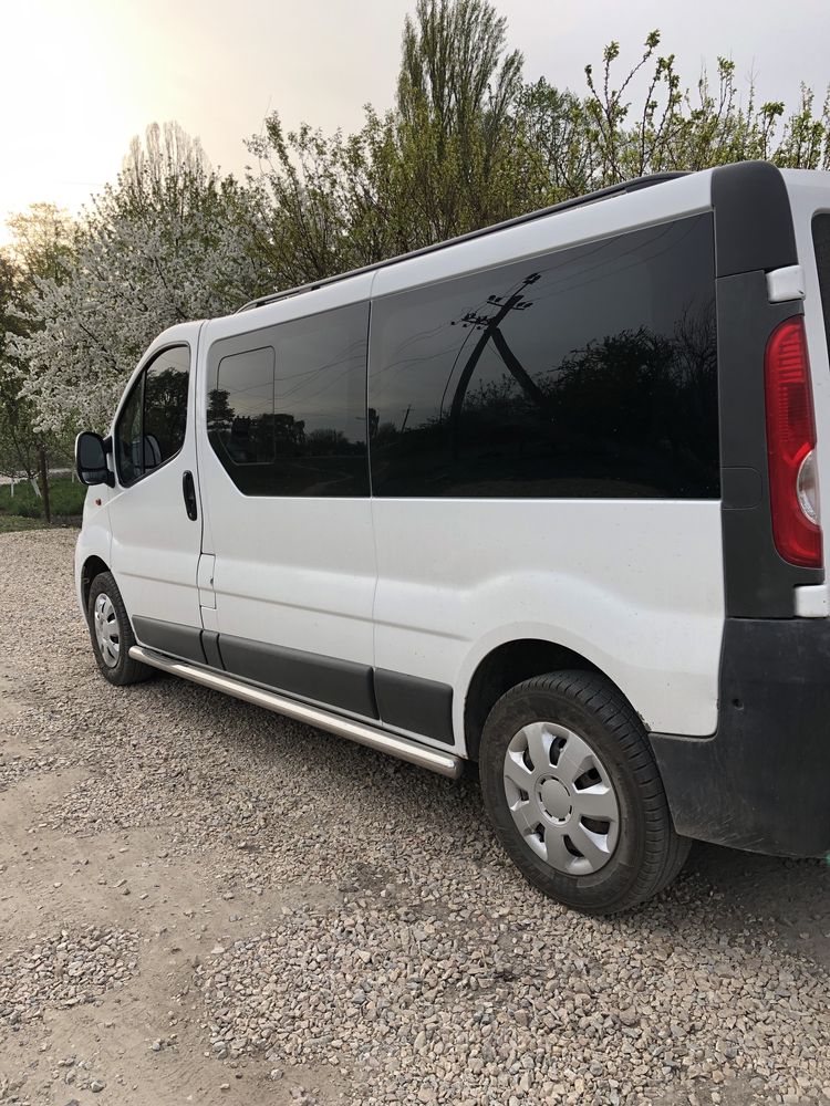 Opel Vivaro мотор 2,5 дизель