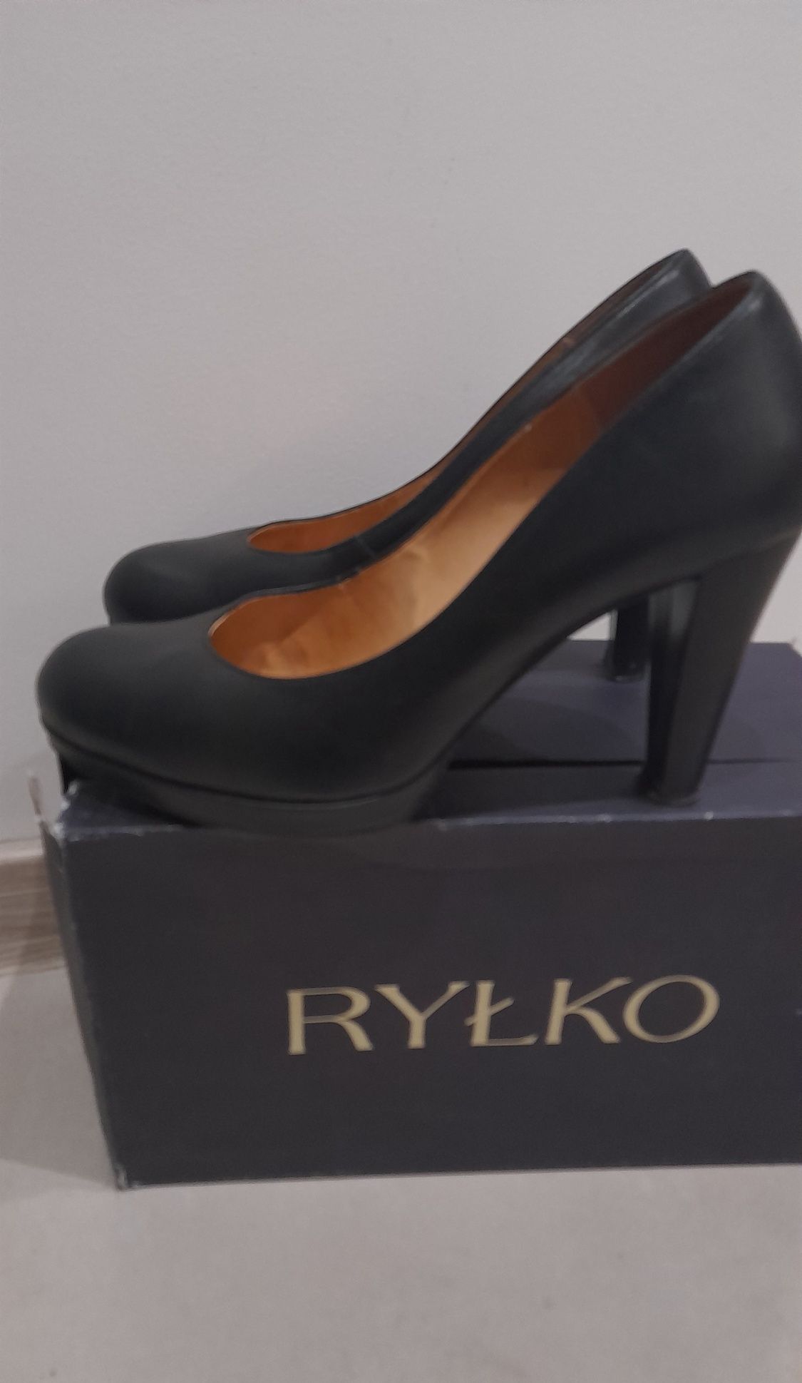 Buty na obcasie Ryłko
