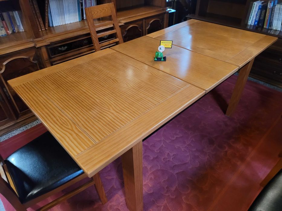 Mesa em madeira maciça - extensível - óptimo estado geral - Só a m
