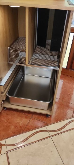 Ukryta duża kuweta dla kota Maine Coon – toaletka, meble dla kota