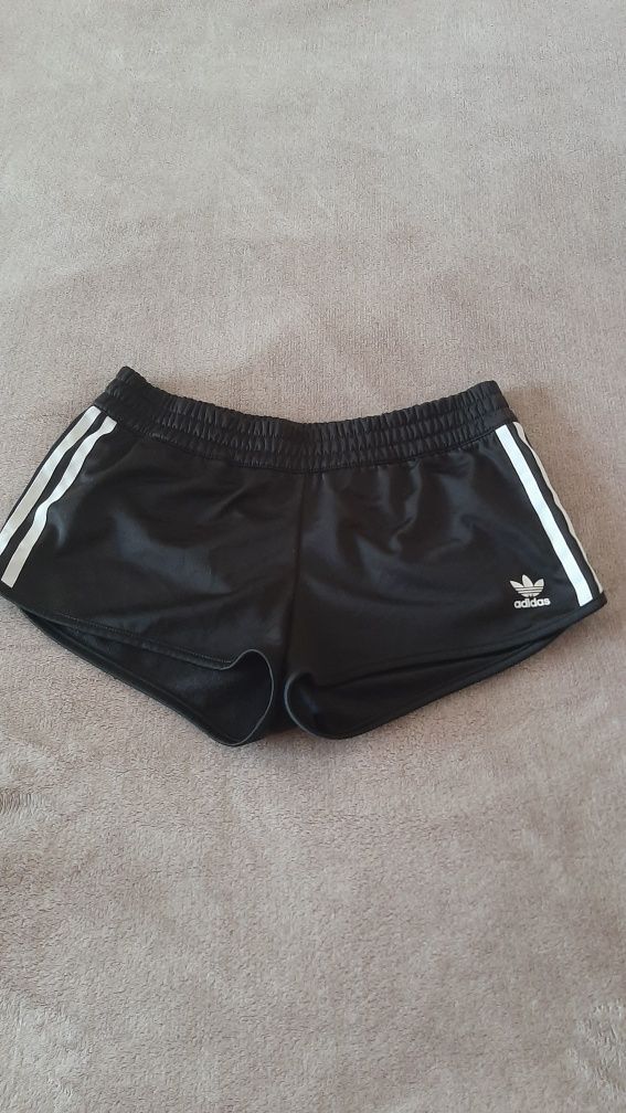 Шорти adidas , оригінал розм. М