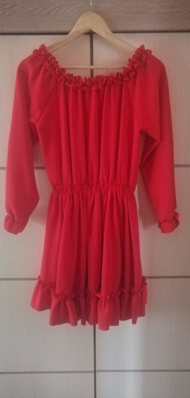 Czerwona sukienka z falbankami S/M