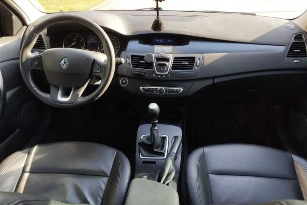 Renault Laguna lll 2008 1.5dci 6ст мех кожа чёрная на чёрном