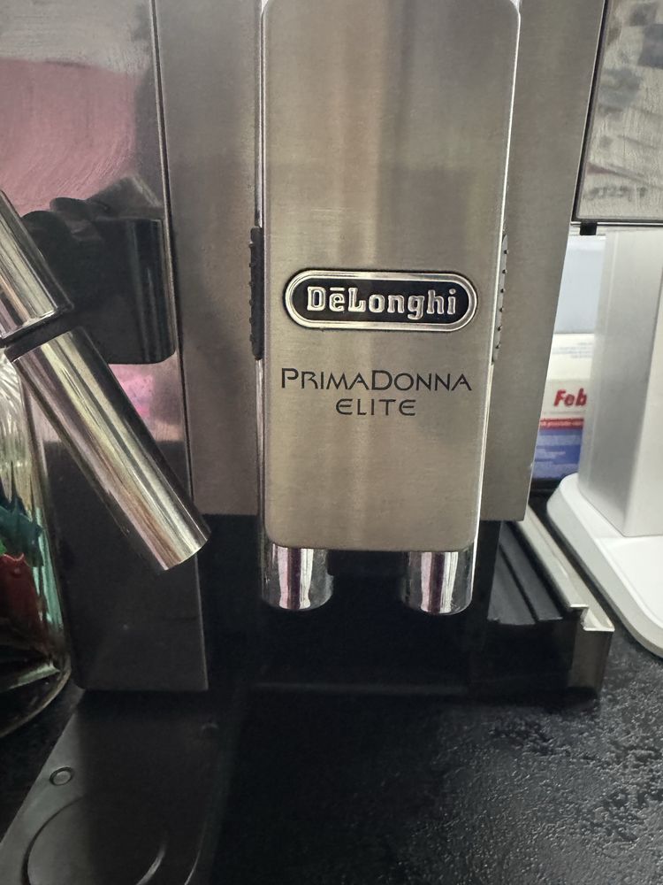 Ekspres do kawy Delonghi PrimaDonna Elite