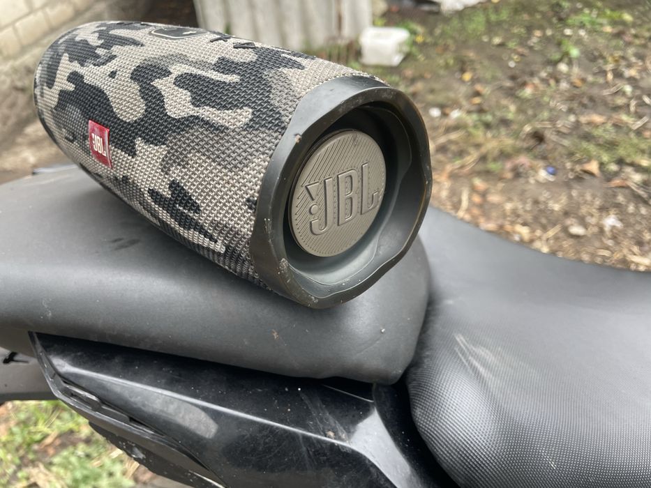 Продам колонку JBL CHARGE 4