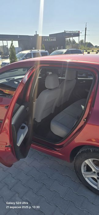 Автомобіль пежо 307