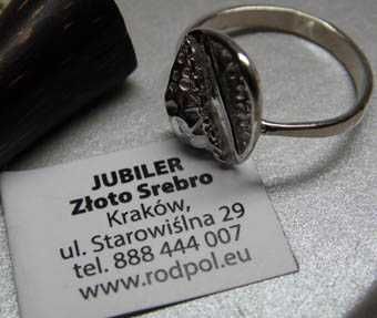 Srebrny pierścionek ciekawa ozdoba R.14