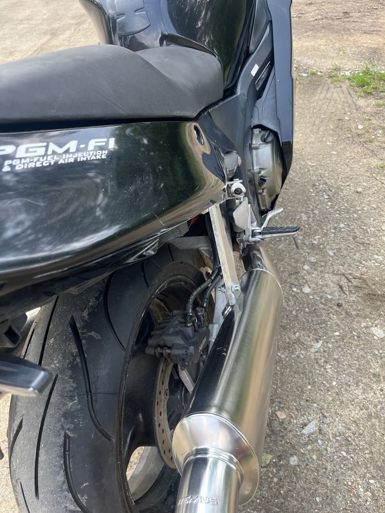 Honda cbr xx 1100 zegary lagi silnik rama owiewki wydechy remus