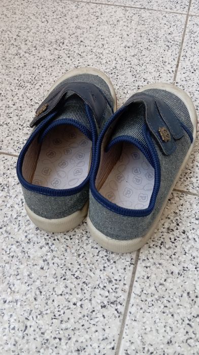 Sapatos de menino 28