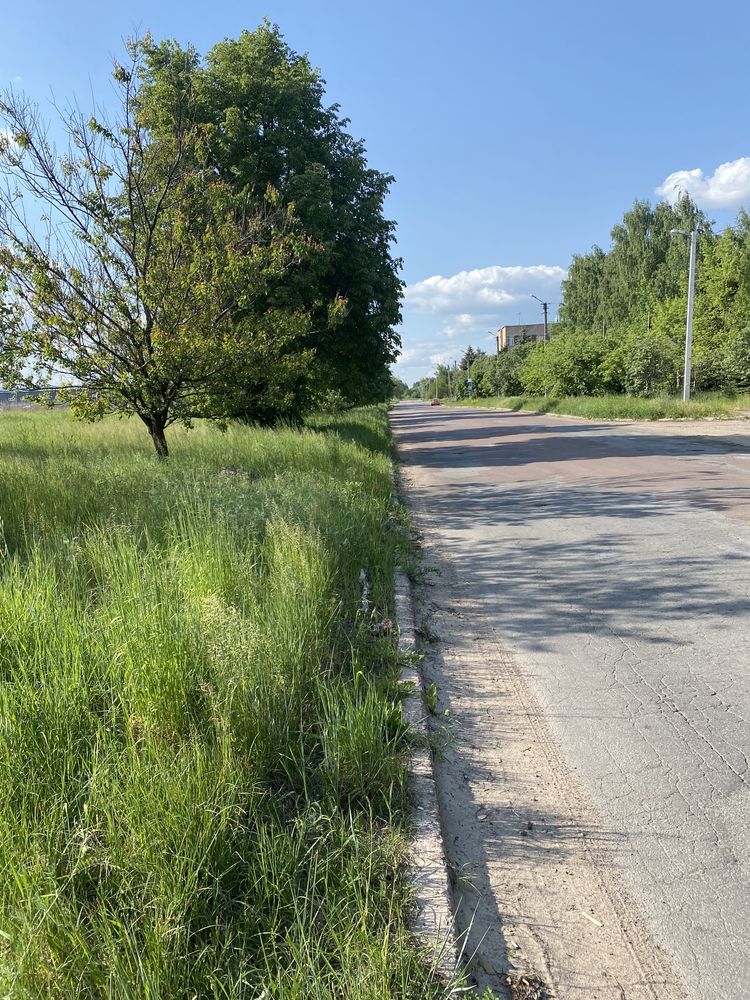Продам 24 сотки приват земли под коммерцию ул Квітнева(Млибор) 1 линия
