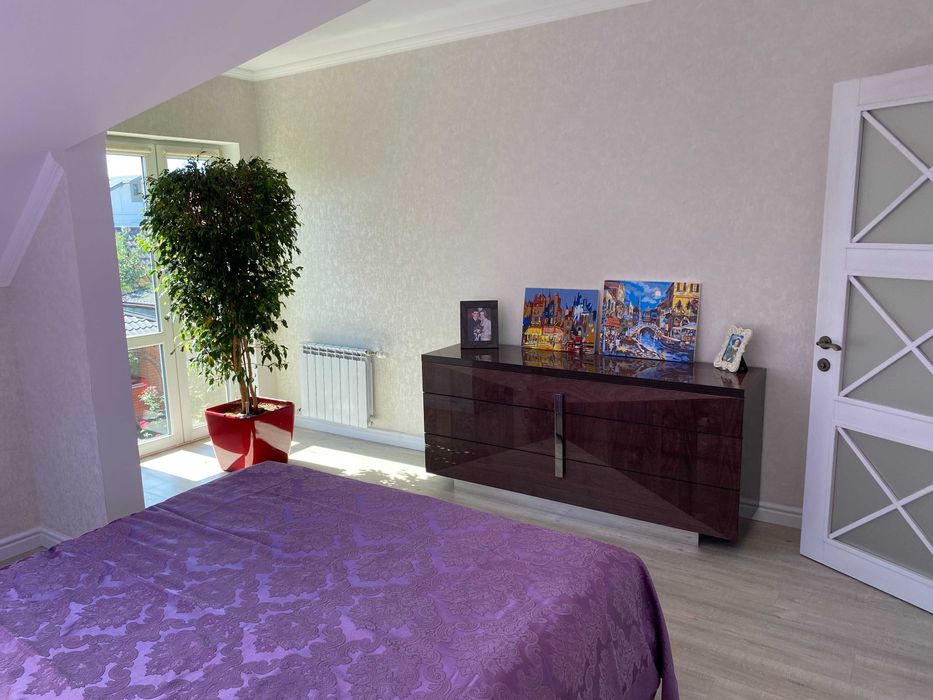 Мятна 10, Жуляни, продам будинок в котеджному містечку