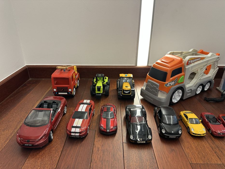 Zabawki - samochody, wozy strażackie, policja, karetka itp OKAZJA