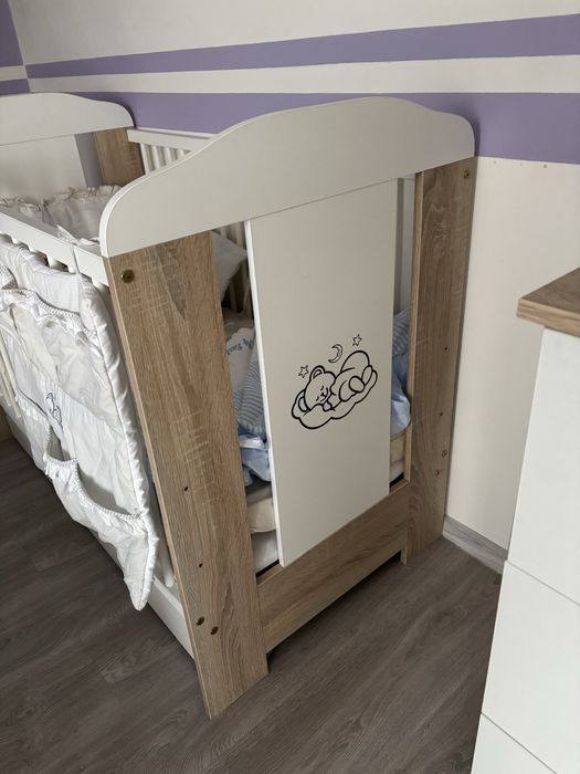 Łóżeczko z komoda i przewijakiem