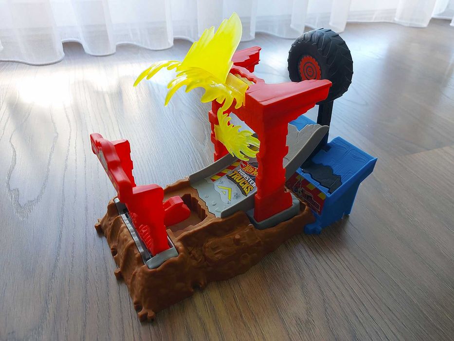 Hot Wheels Monster Truck Arena Smashers