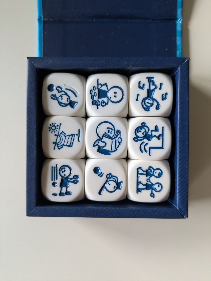 Gra story Cubes. Actions.