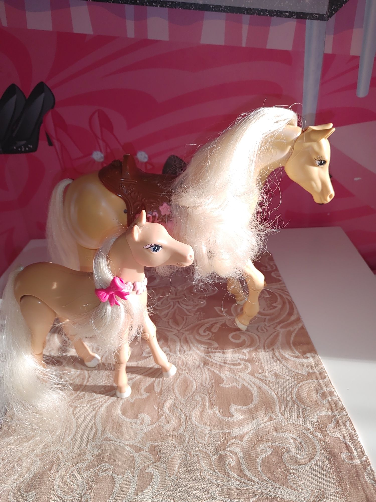 Koń interaktywny Barbie ze źrebakiem