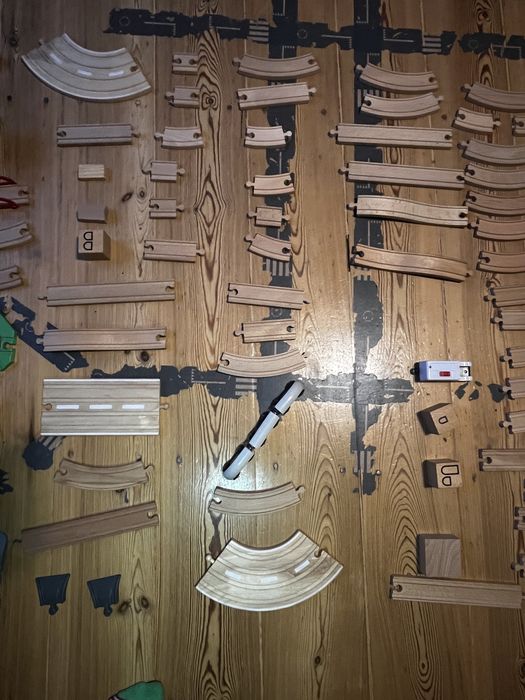 Tory drewniane IKEA i inne – okolo 160 elementów