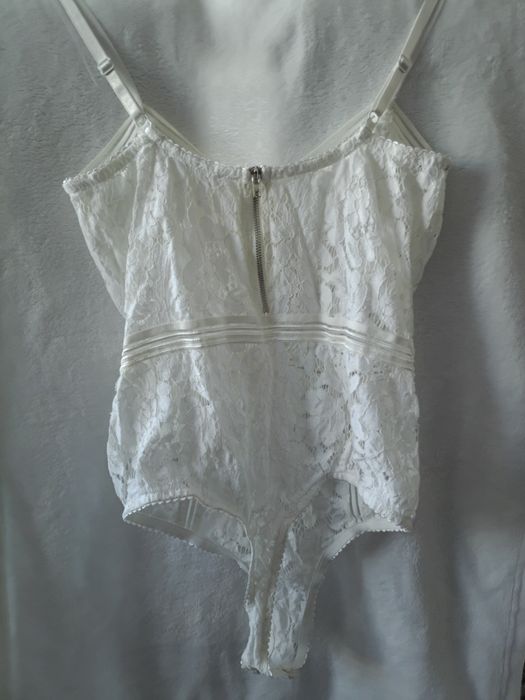 Śliczne białe body 40