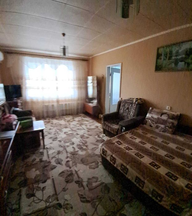 Продам 2 кімнатну квартиру у гуртожитку в Центрі Чугуєва  38 м.кв.