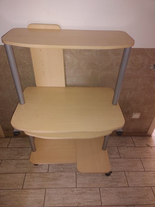 Компютерний письмовий стіл