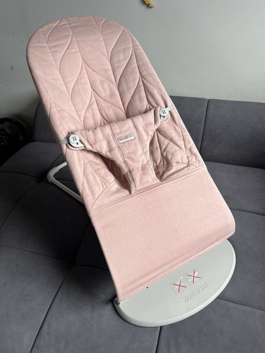 Leżaczek dziecięcy Babybjorn Bliss różowy kokon Lanila Tiny Love łuk