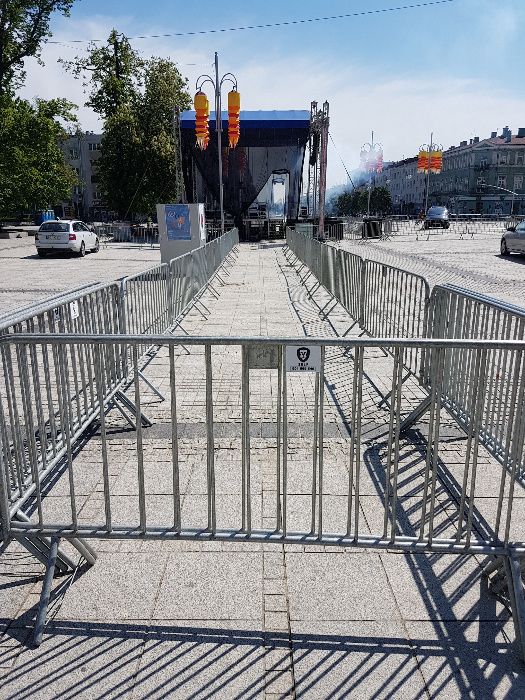 barierki ochronne lekkie i ciężkie ,ogrodzenie, słupki z taśmą wynajem