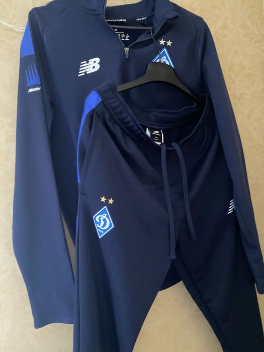 Спортивний чоловічий костюм new balance в доброму стані
