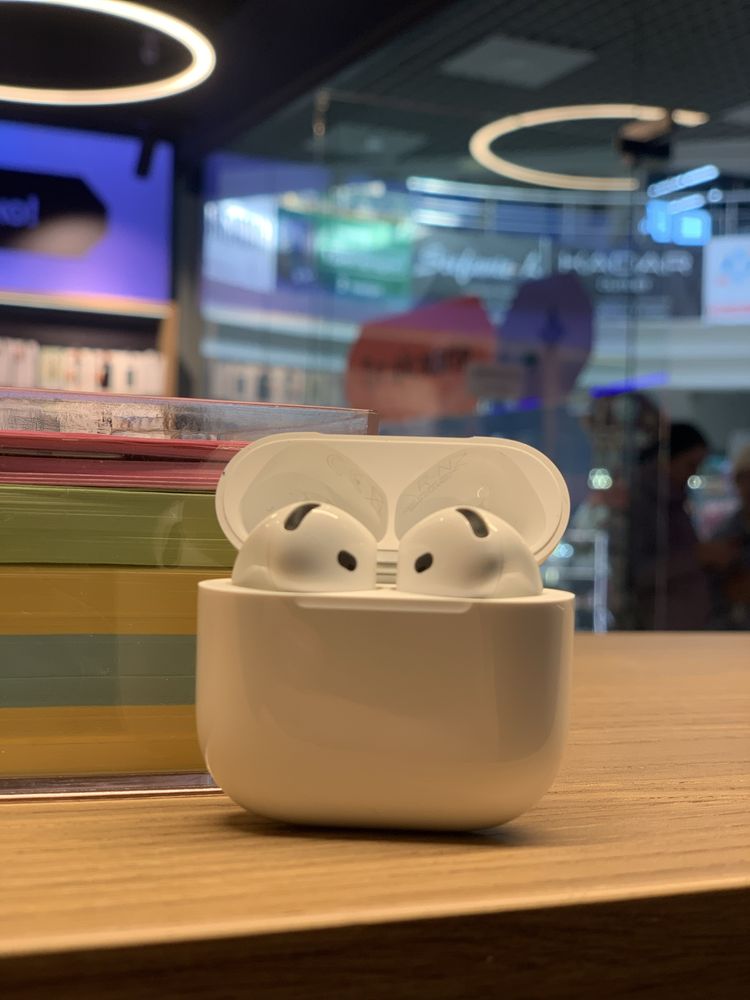 ТЕРМІНОВО! Apple AirPods 4 with Active Noise Cancellation