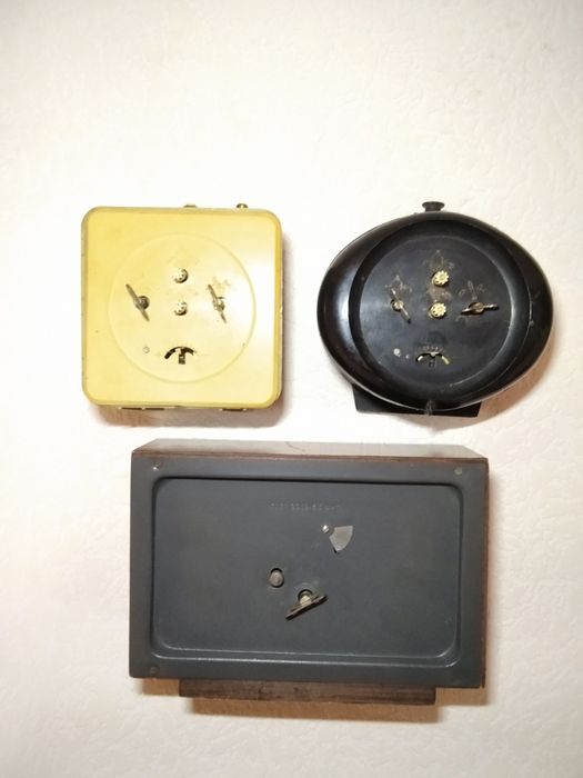 Часы-8шт.настенные  и настольные! одним лотом!