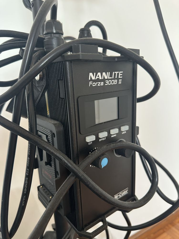 Nanlite Forza 300B II + parabolic softbox 90 + Tripé + Mala