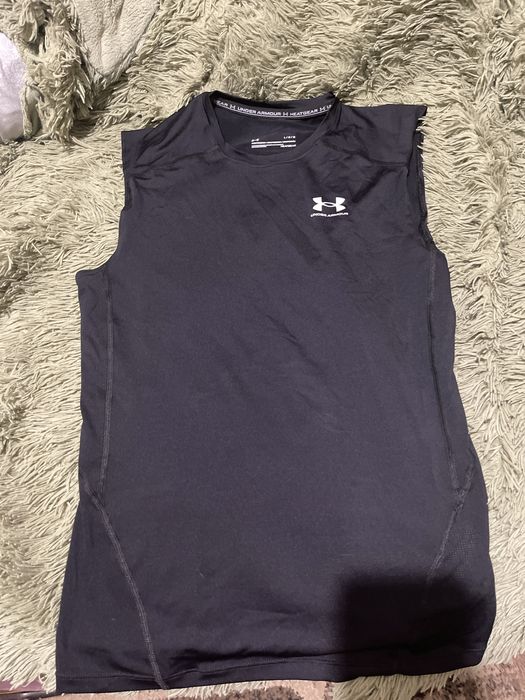 Продам топову безрукавку Under Armour