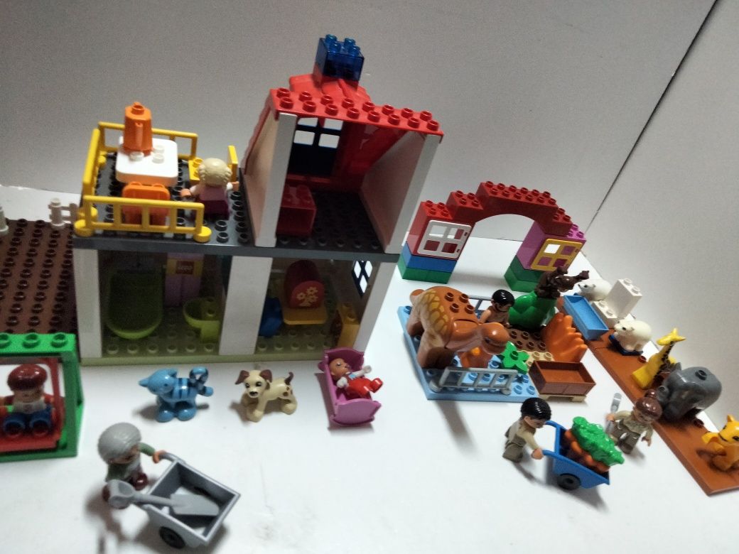 LEGO Duplo gospodarstwo domowe i zwierzyniec Zoo
