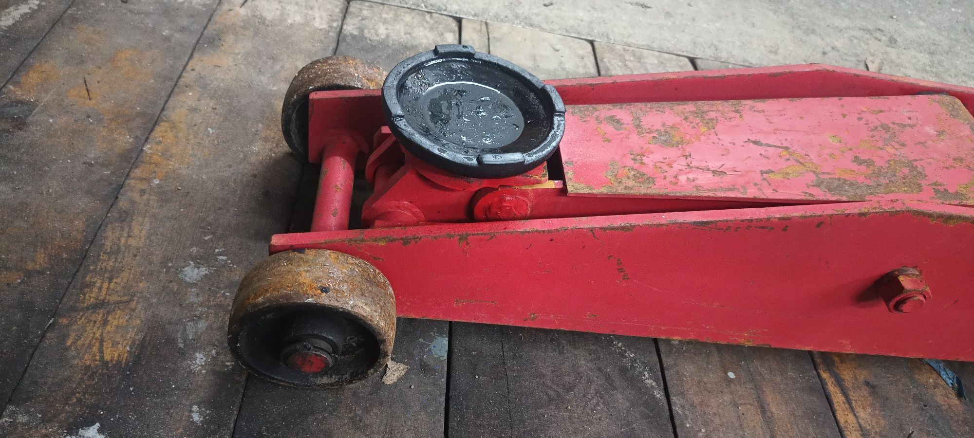 Podnośnik hydrauliczny warsztatowy 10 T Żaba.Dlugi