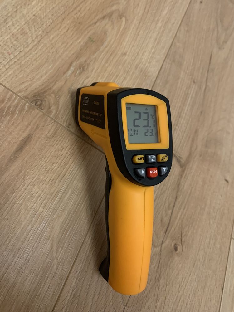 Пірометр BENETECH GM900 -50°C ~ 950°C